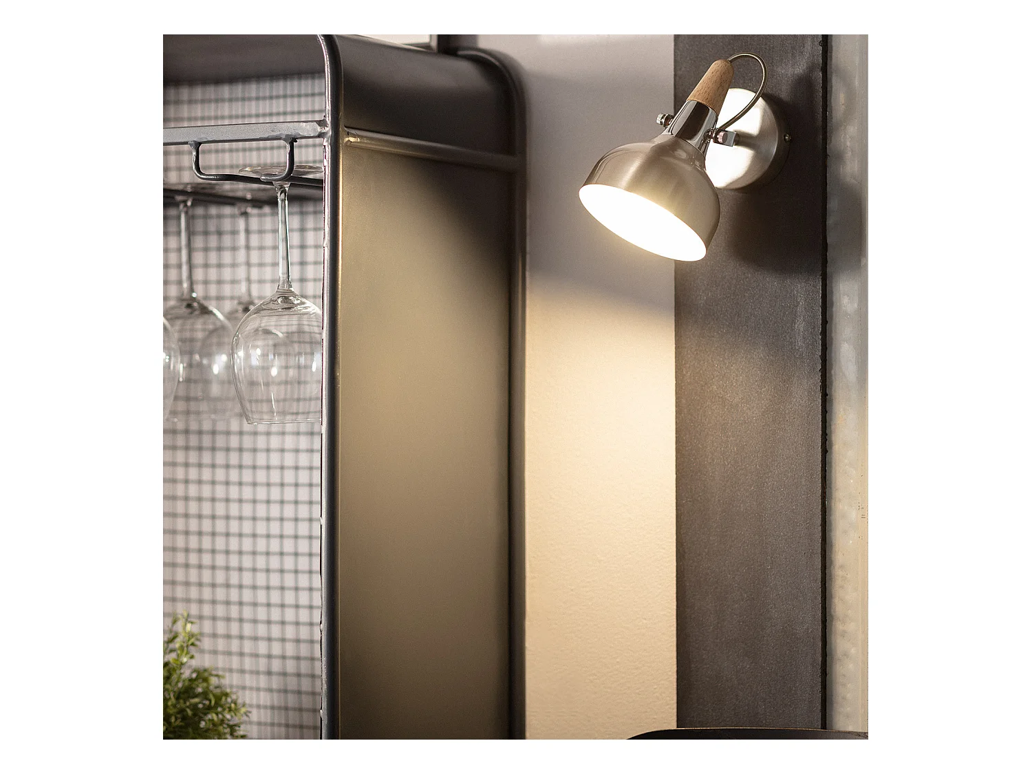 Lámpara de Pared Orientable Aluminio 1 Foco Plata Emer Plateado