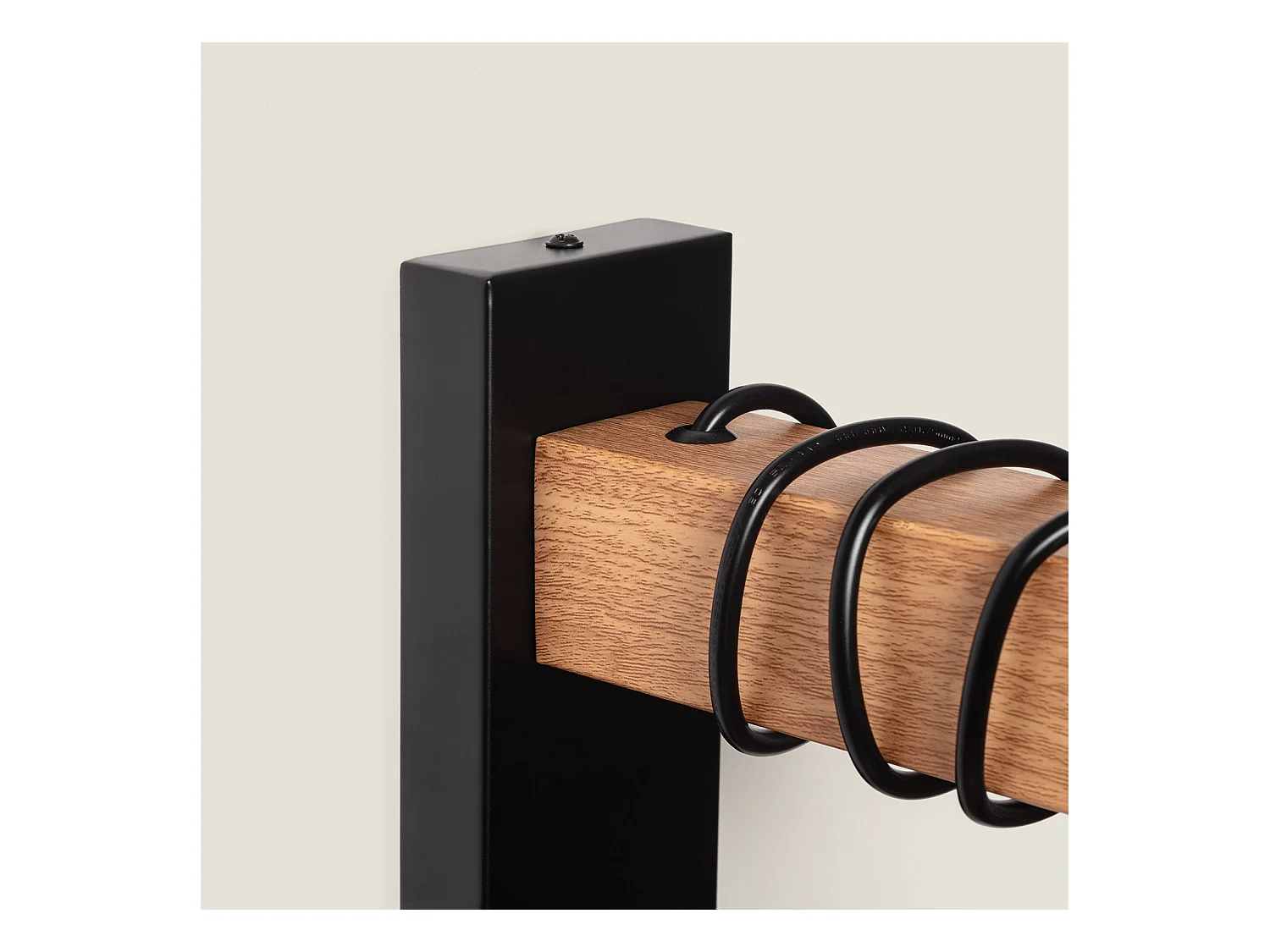 Lámpara de Pared de Metal y Madera Sardo Negro