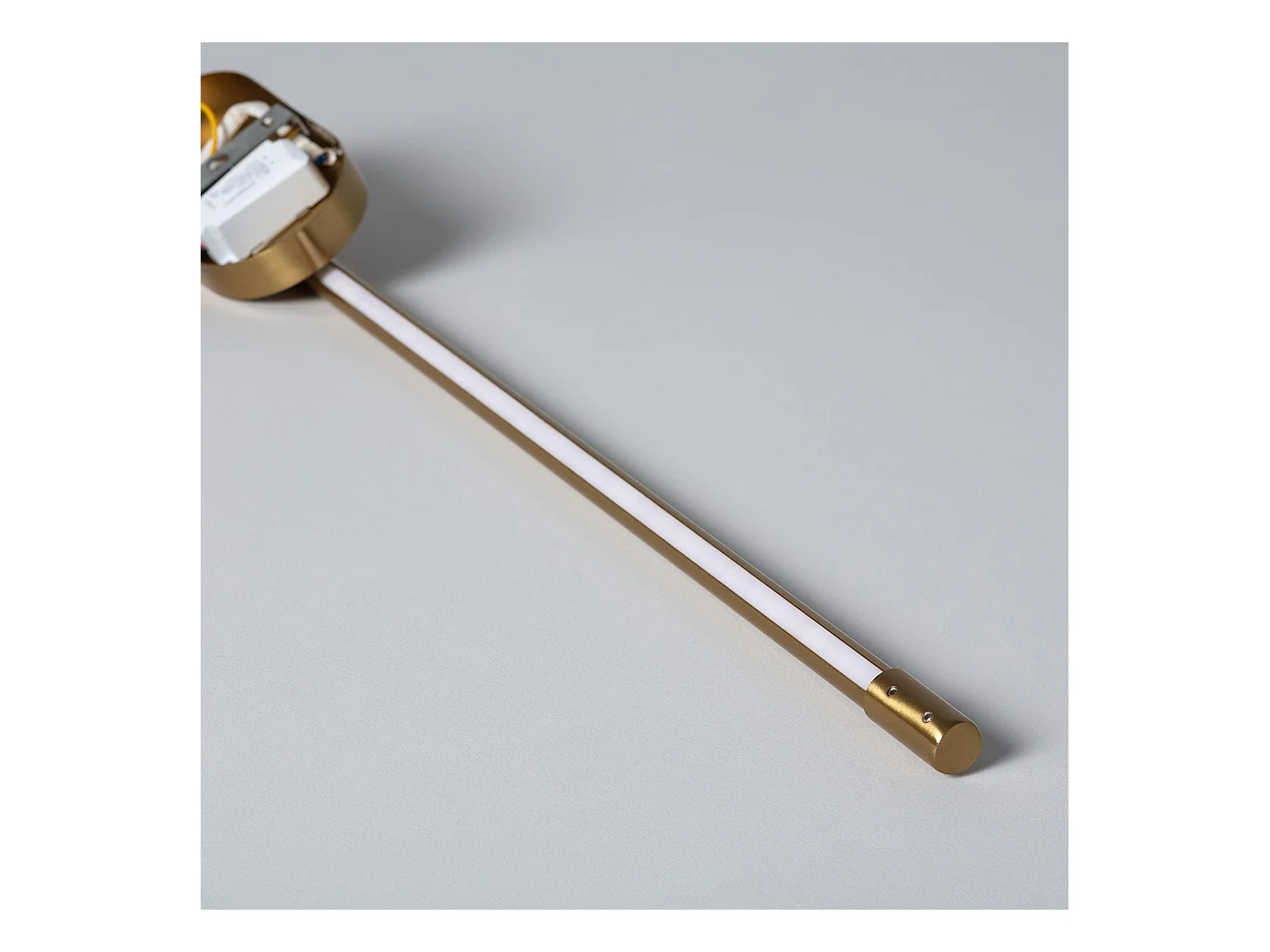 Aplique de Pared LED 8W de Metal BeLight Dorado