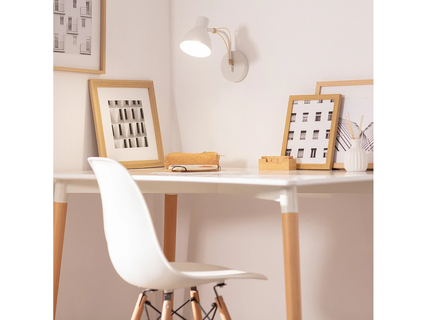 Lampe Murale Orientable Bois et Métal Cubal  Blanc