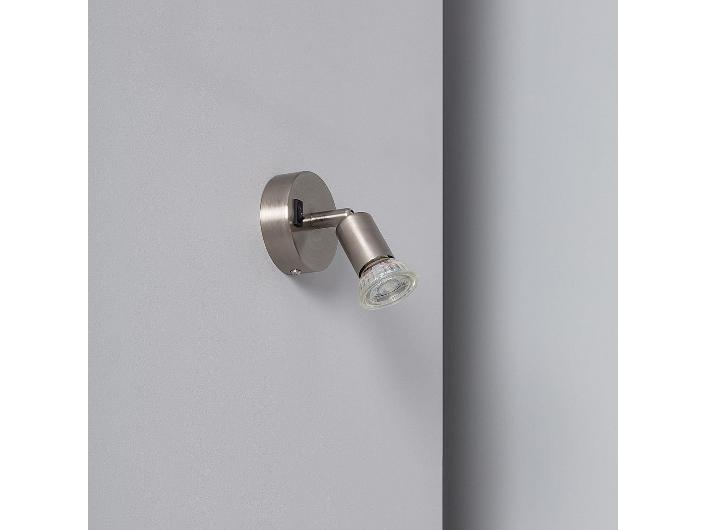 Ges International S.r.l.. Faretto Con Interruttore Ovale 6 LED