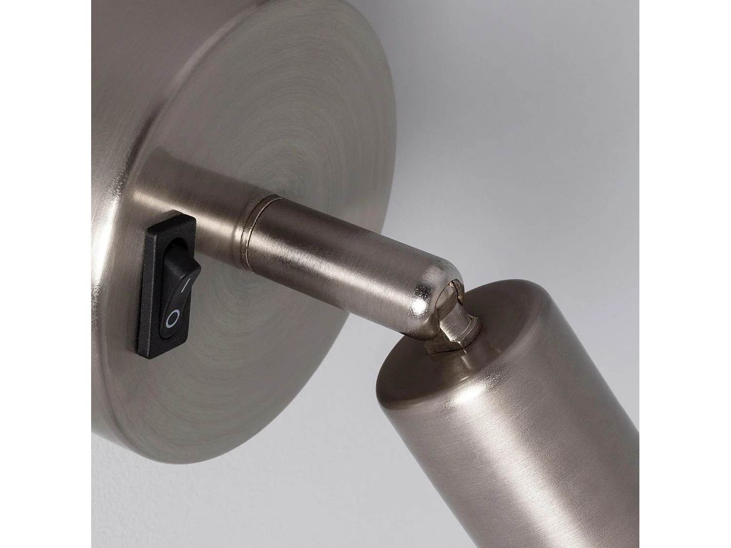Lámpara de Pared Aluminio Orientable con Interruptor 1 Foco Oasis Plata Plateado