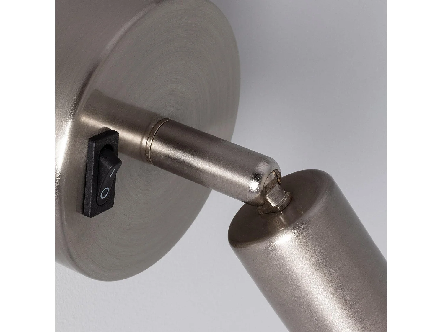 Lámpara de Pared Aluminio Orientable con Interruptor 1 Foco Oasis Plata Plateado
