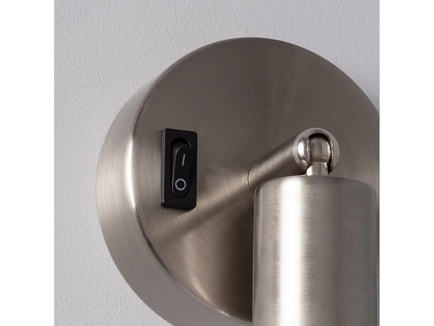 Lámpara de Pared Aluminio Orientable con Interruptor 1 Foco Oasis Plata Plateado