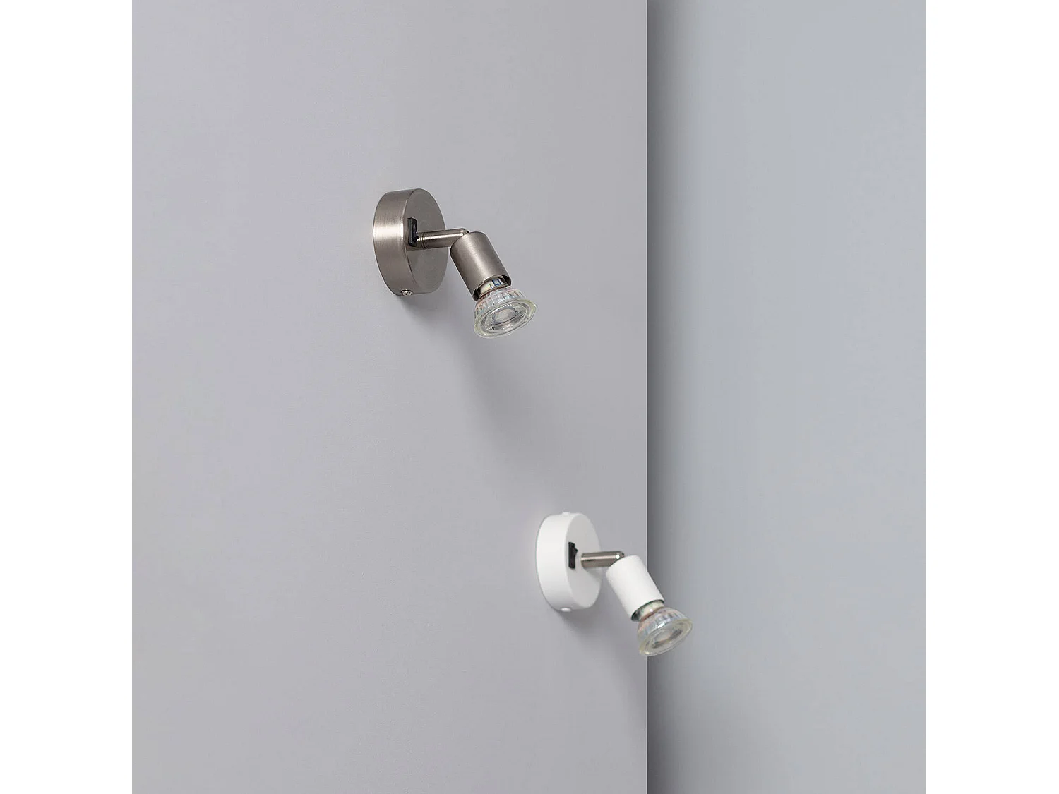 Lámpara de Pared Aluminio Orientable con Interruptor 1 Foco Oasis Plata Plateado