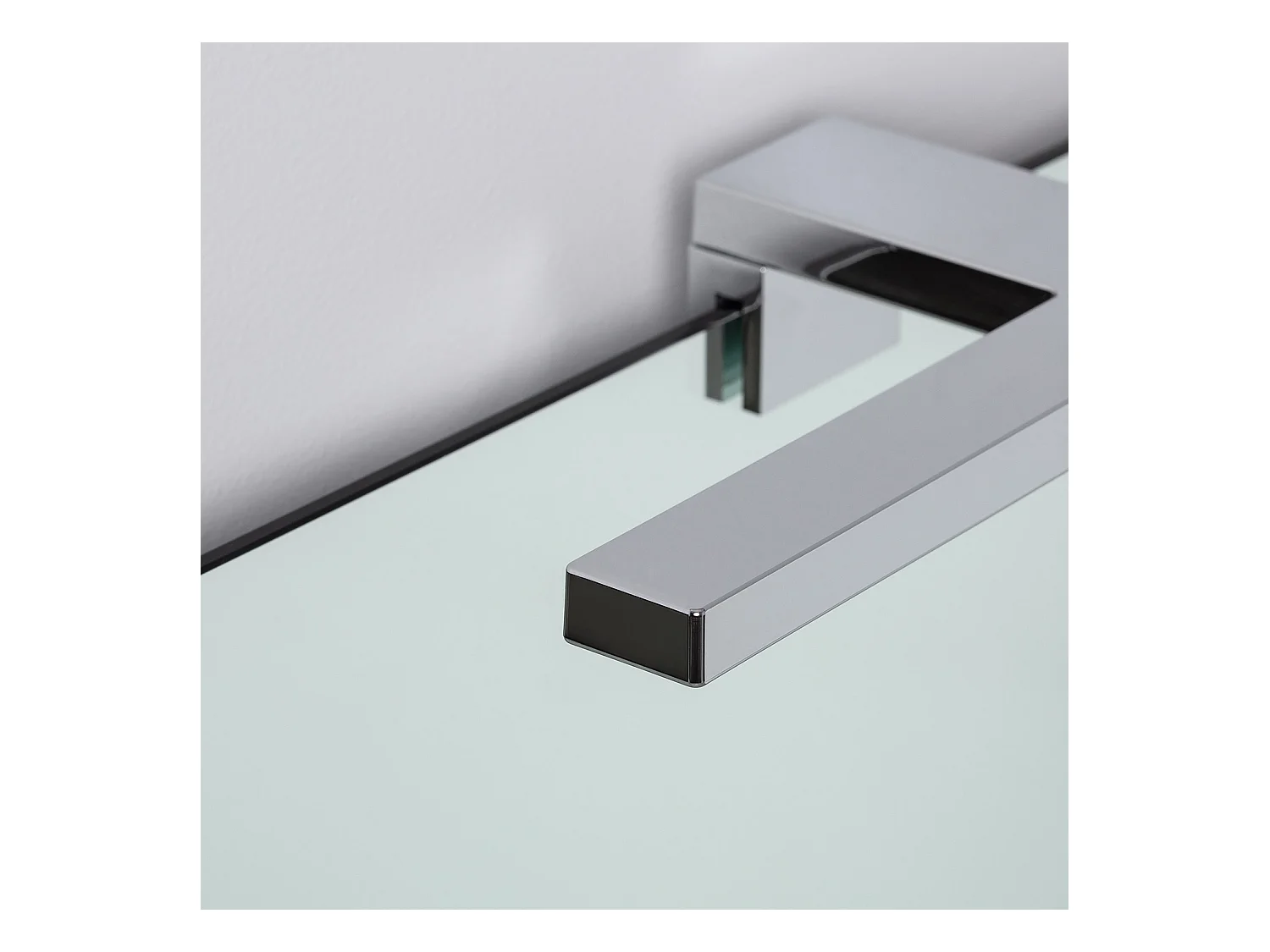 Aplique Espejo Baño Carl 5W Plata 6000K Blanco Frío