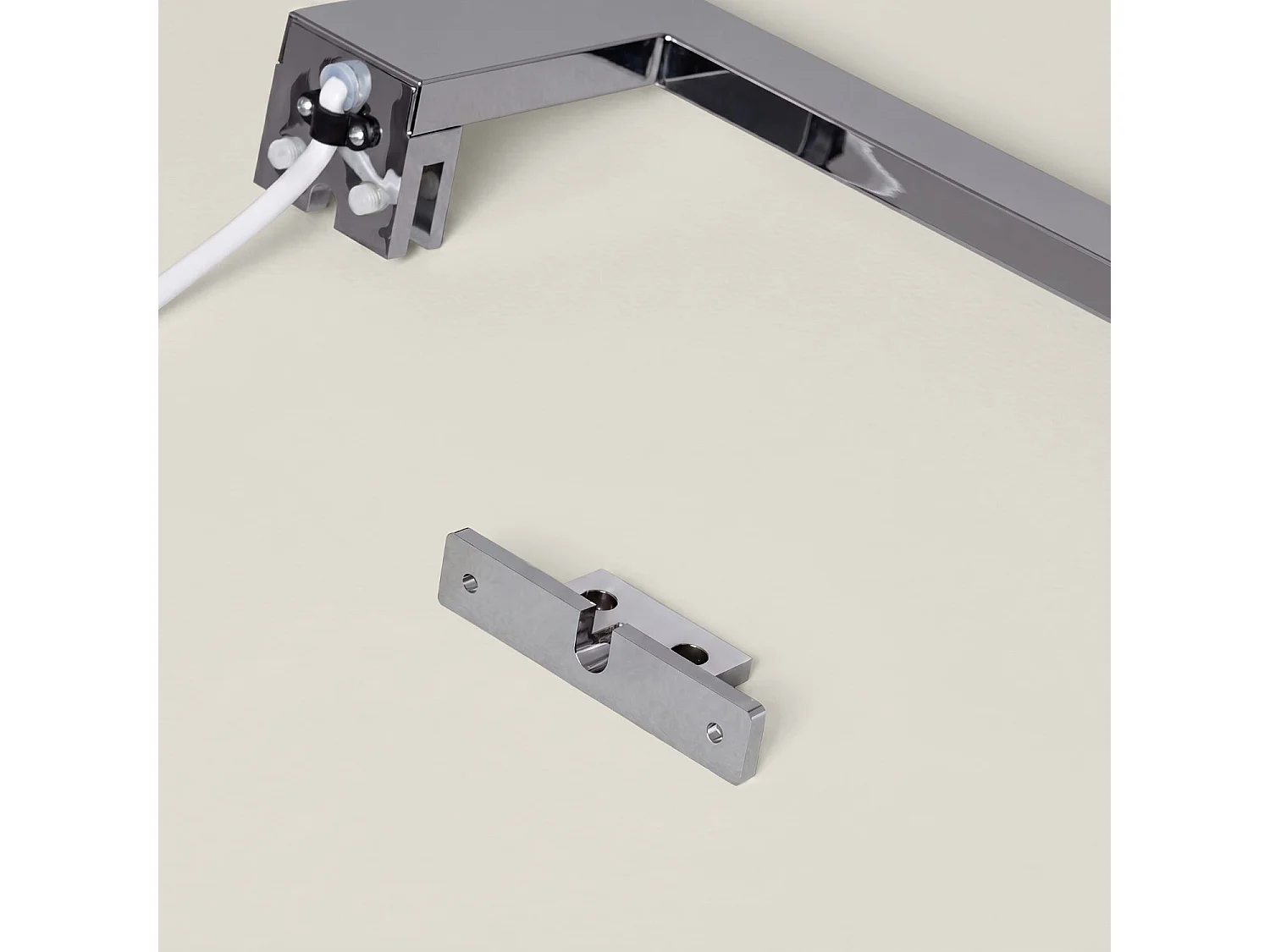 Aplique Espejo Baño Carl 5W Plata 6000K Blanco Frío