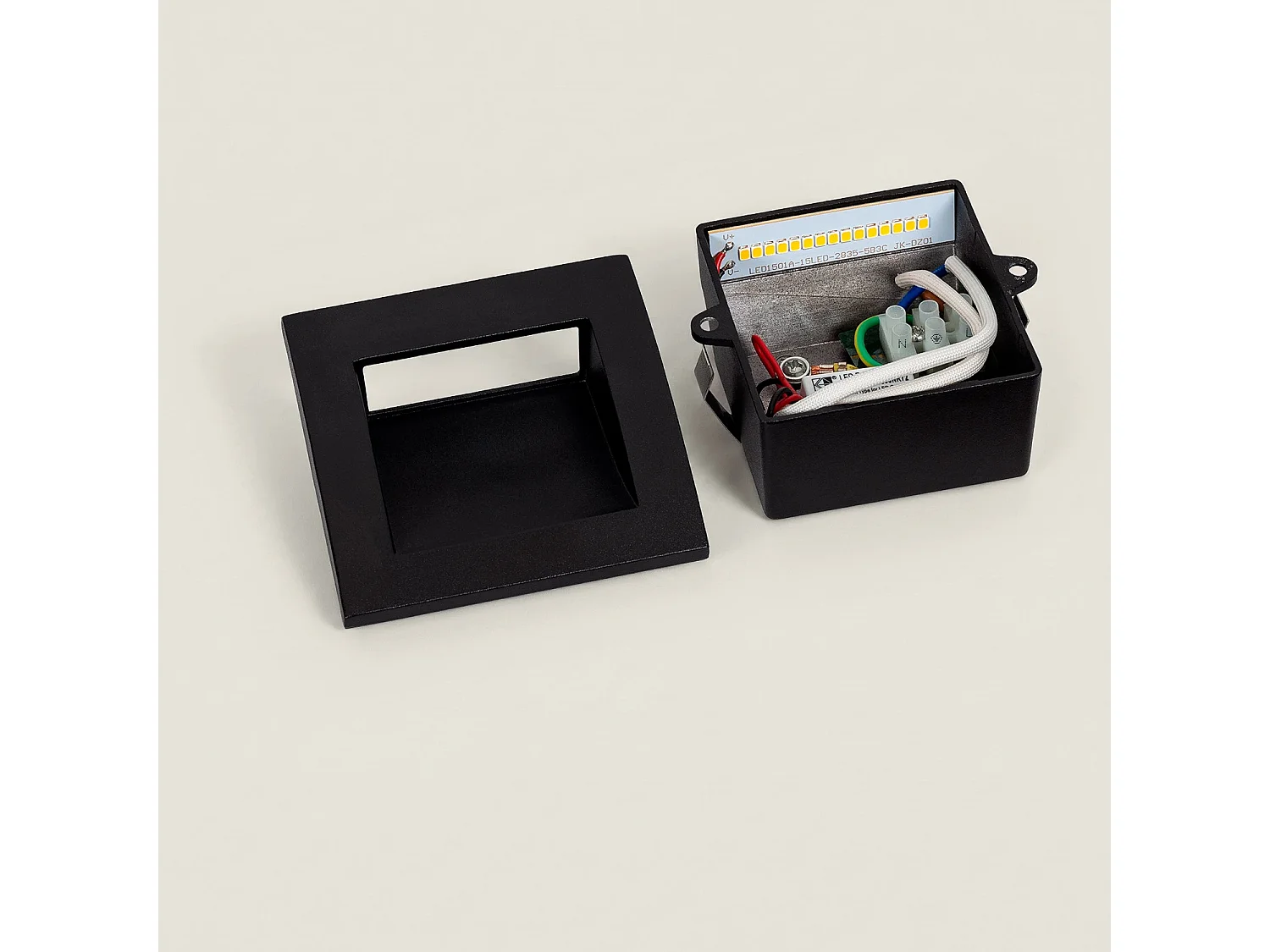 Balise Extérieure LED 4W Encastrable Aluminium Murale Carrée Noire Leif 2700K Blanc chaud