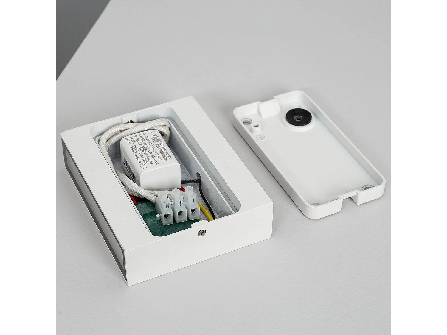 Applique Murale LED Extérieure Kaysa 6W Éclairage Double Face Carrée Blanche  2700K Blanc chaud