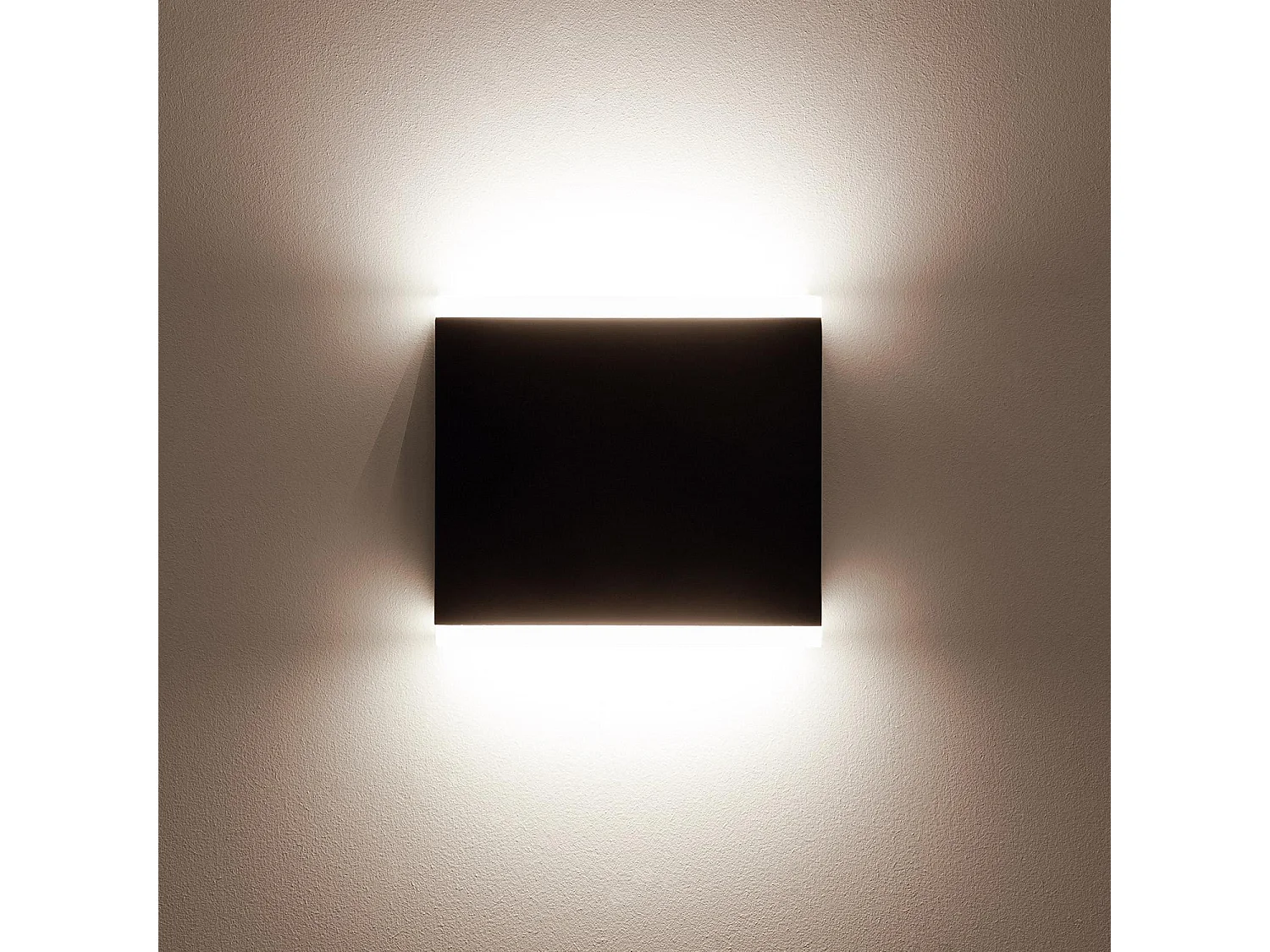 Applique da Parete per Esterno LED 6W Doppia Luce Quadrato Nero Orus 2700K Bianco Caldo