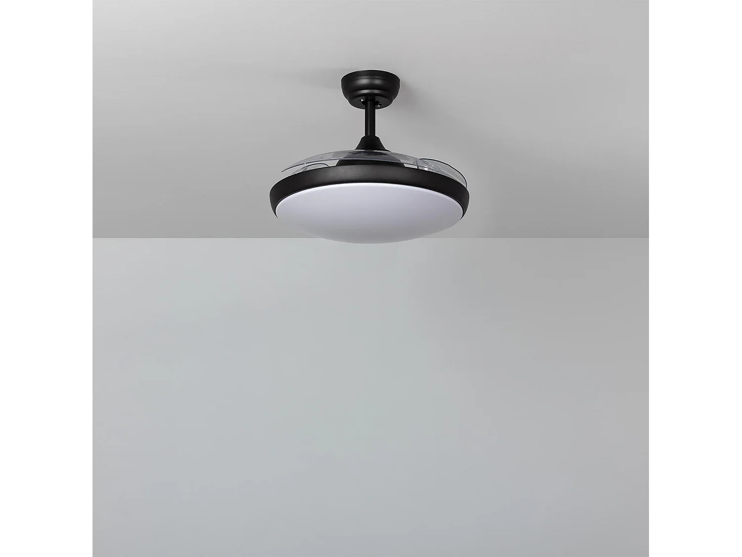 Ventilador de Techo Retráctil Silencioso Kourak Negro 106cm Motor DC Negro Seleccionable (Cálido-Neutro-Frío) Mando RF Wifi: