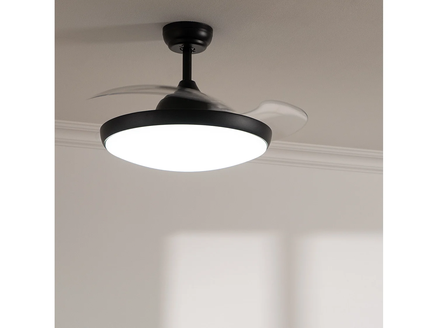 Ventilateur de Plafond Rétractable Silencieux Kourak Noir 106cm Moteur DC Noir Sélectionnable (chaud-neutre-froid) , Télécommande RF, Wifi: