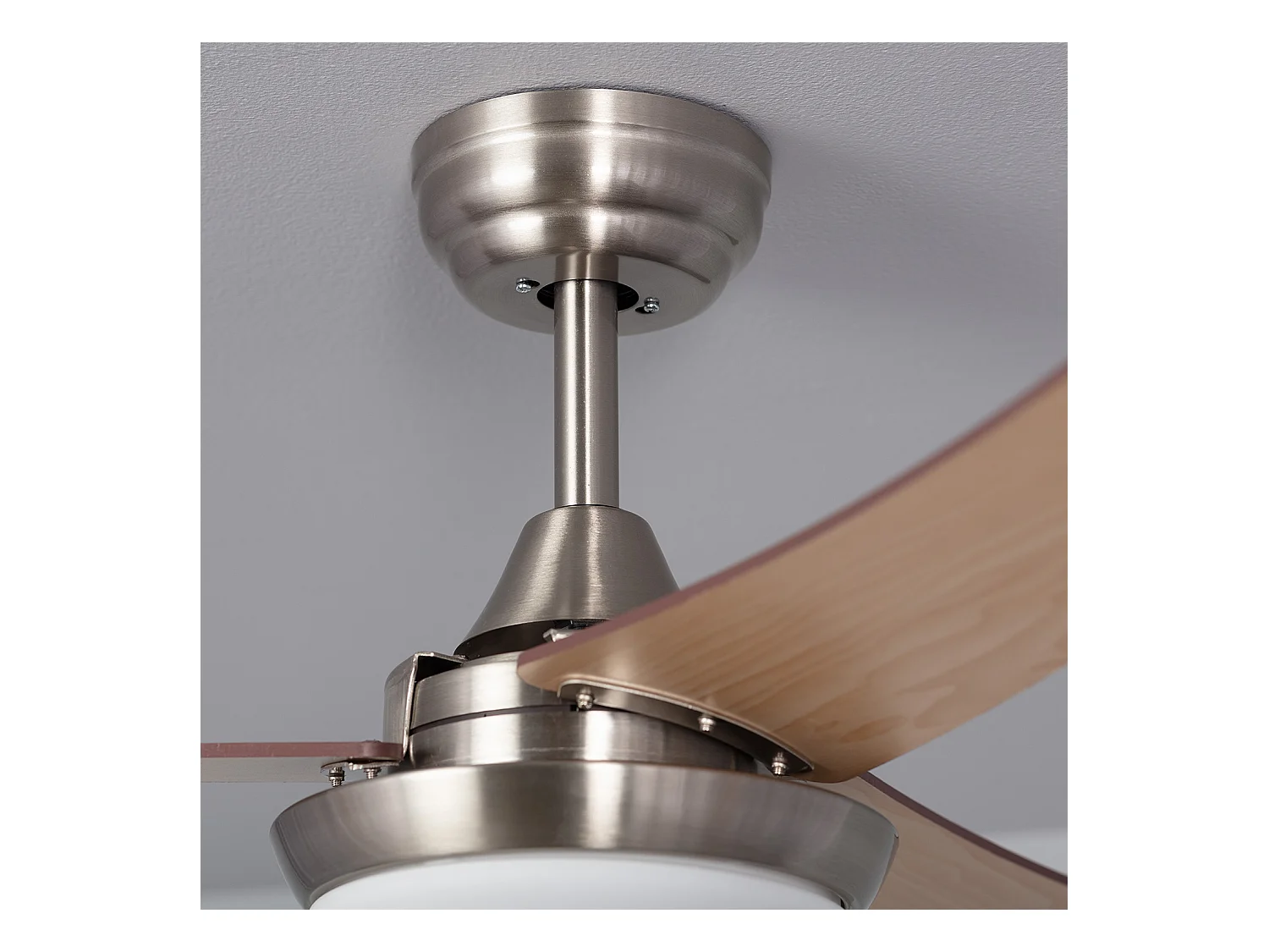 Ventilateur de Plafond Silencieux Neil Bois 107cm Moteur DC Argent CCT , Télécommande RF, Wifi: