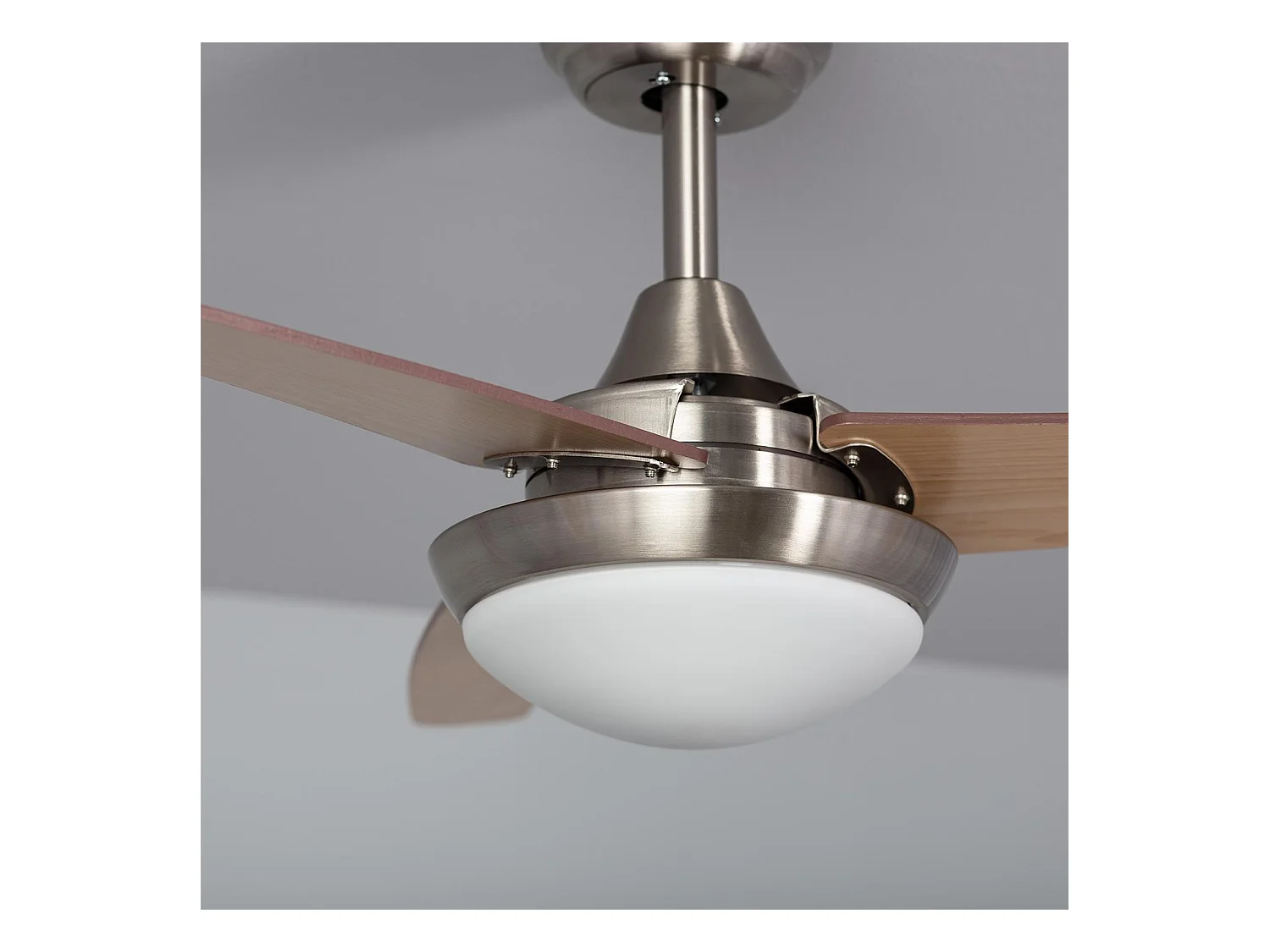 Ventilateur de Plafond Silencieux Neil Bois 107cm Moteur DC Argent CCT , Télécommande RF, Wifi: