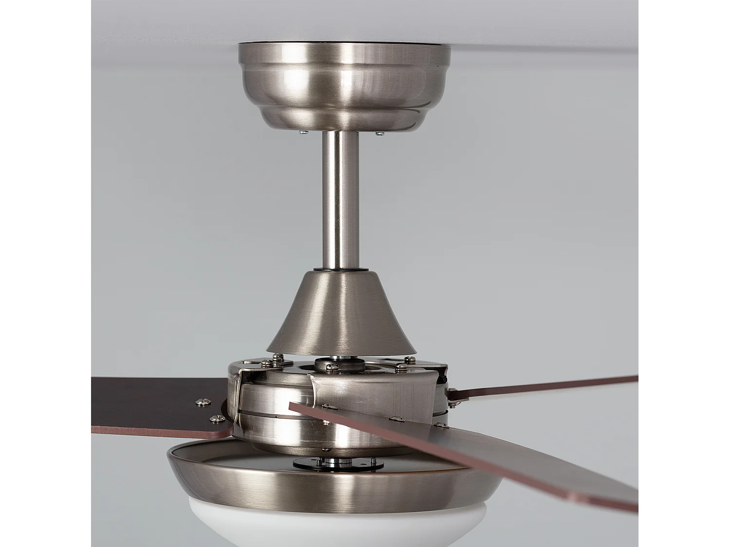 Ventilateur de Plafond Silencieux Neil Bois 107cm Moteur DC Argent CCT , Télécommande RF, Wifi: