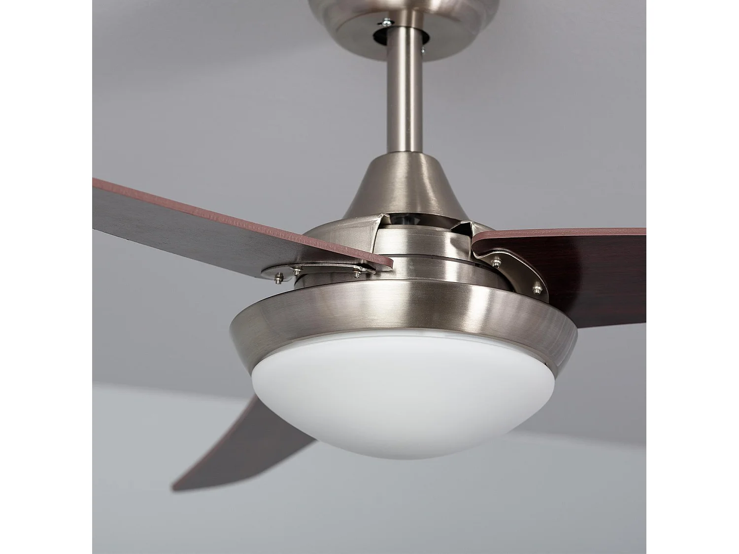 Ventilateur de Plafond Silencieux Neil Bois 107cm Moteur DC Argent CCT , Télécommande RF, Wifi: