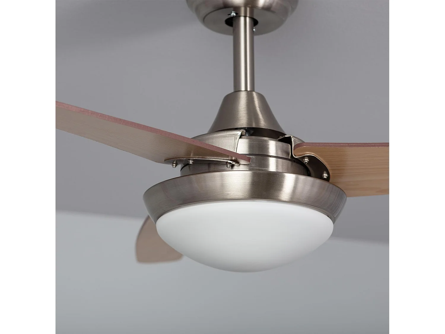 Ventilateur de Plafond Silencieux Neil Bois 107cm Moteur DC Argent CCT , Télécommande RF, Wifi: