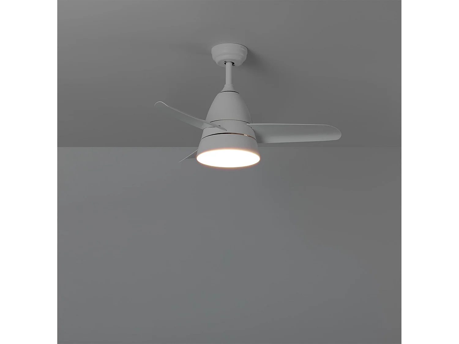 Ventilateur de Plafond Silencieux Industriel Blanc 91cm Moteur DC Blanc CCT Avec lumière, Télécommande RF, Wifi: False