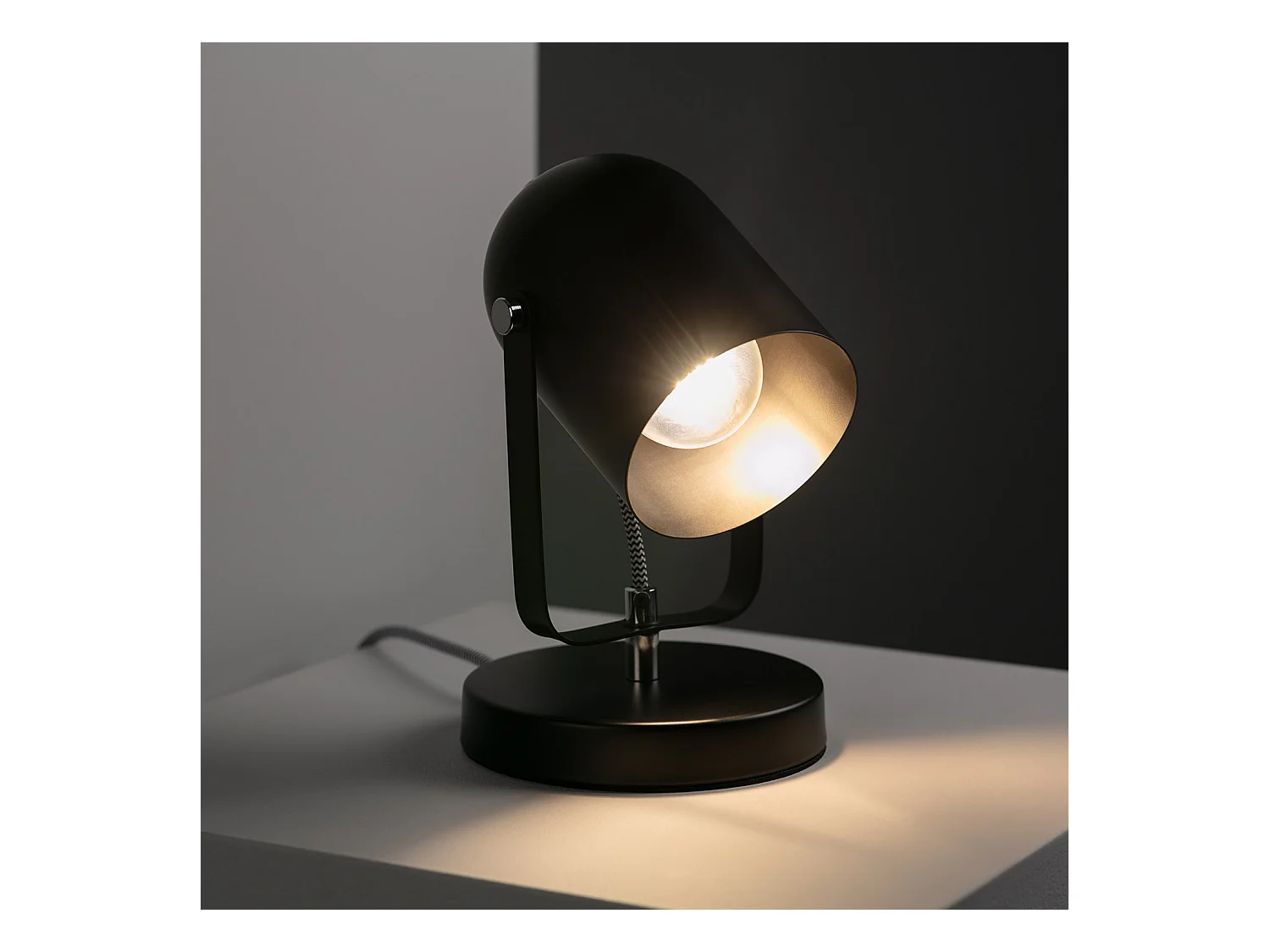 Lámpara de Mesa Metal Pomader Negro