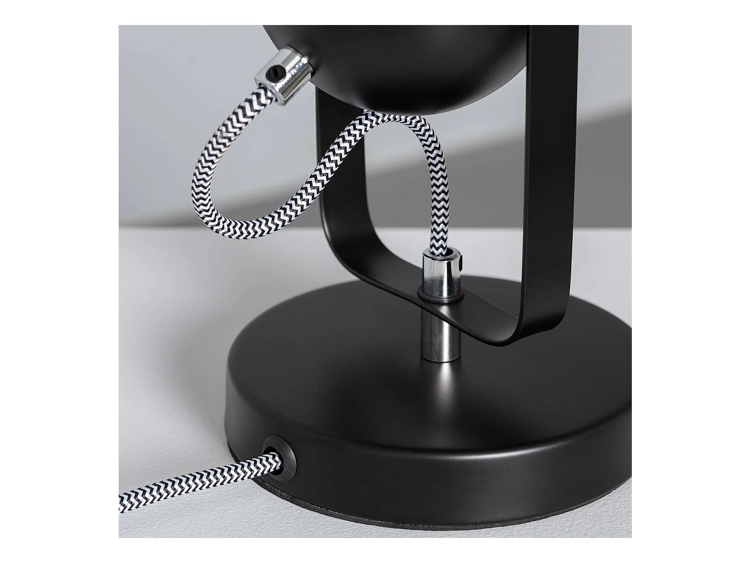 Lámpara de Mesa Metal Pomader Negro