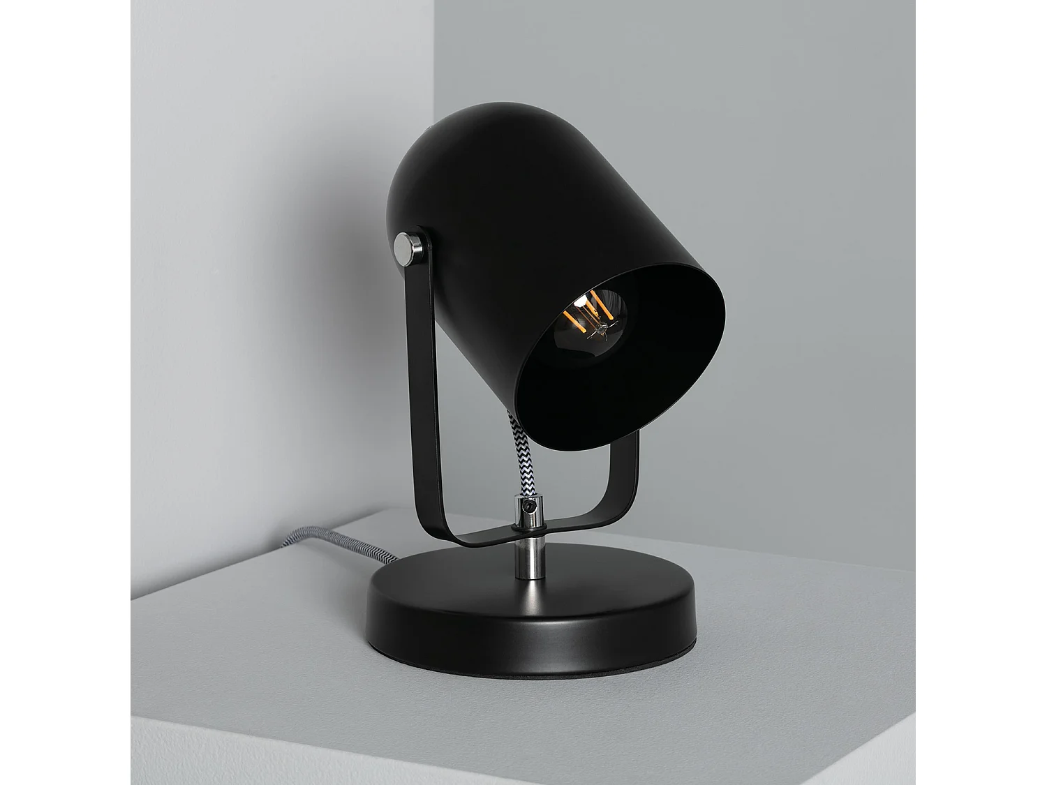 Lámpara de Mesa Metal Pomader Negro