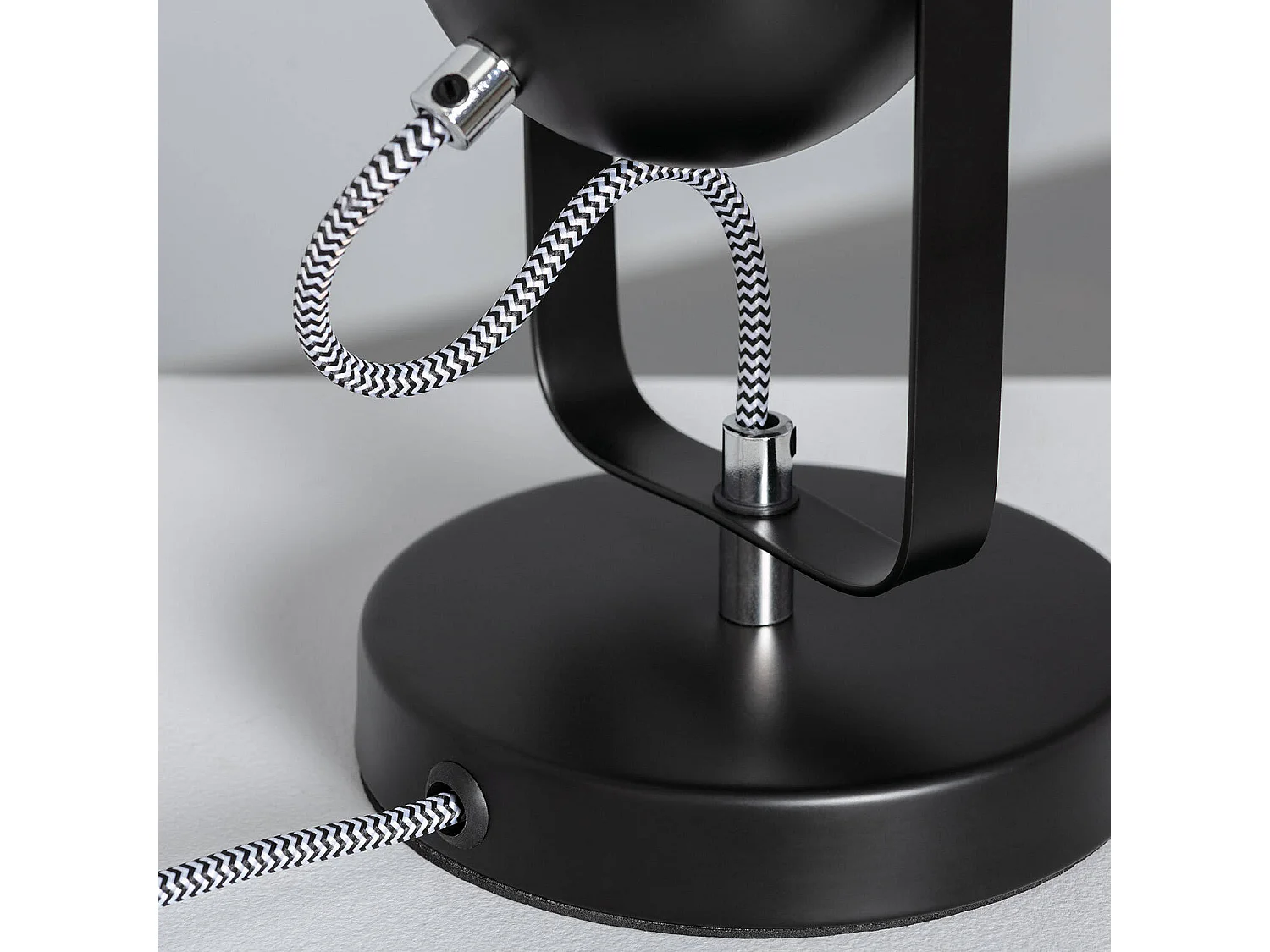 Lámpara de Mesa Metal Pomader Negro