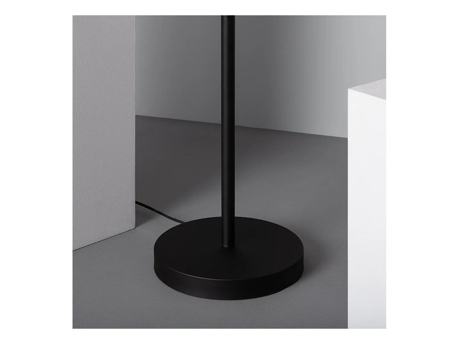 Lámpara de Pie Bedourie Negro