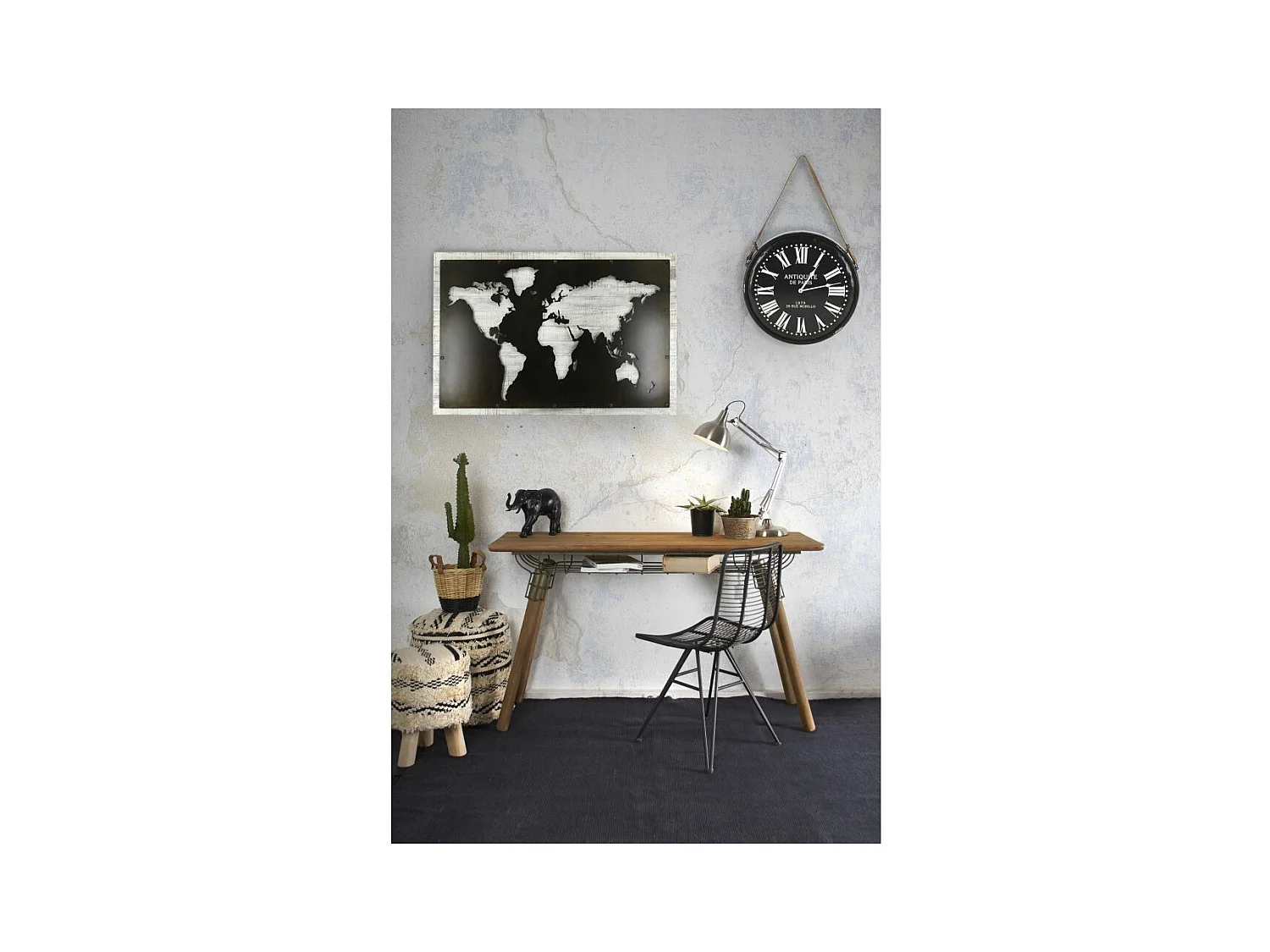 Horloge en métal noir laqué Antiquités de Paris