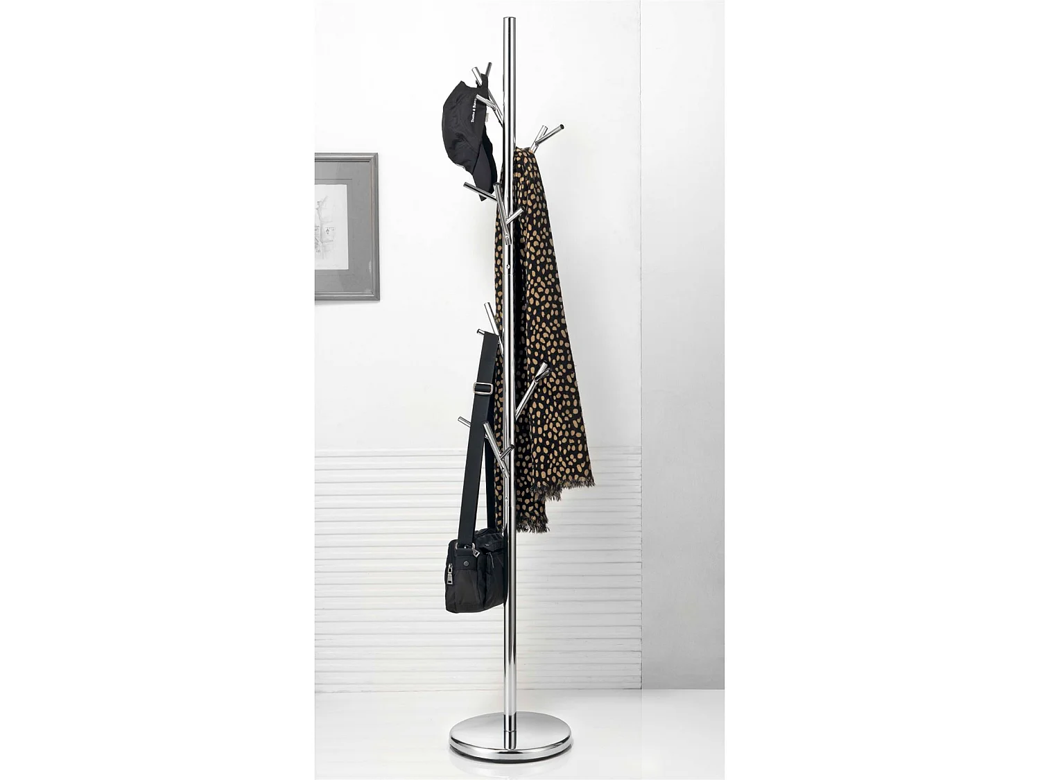 Porte-manteaux ZENO portant à vêtements sur pied en forme d'arbre avec 6 crochets sur différentes hauteurs, en métal chromé