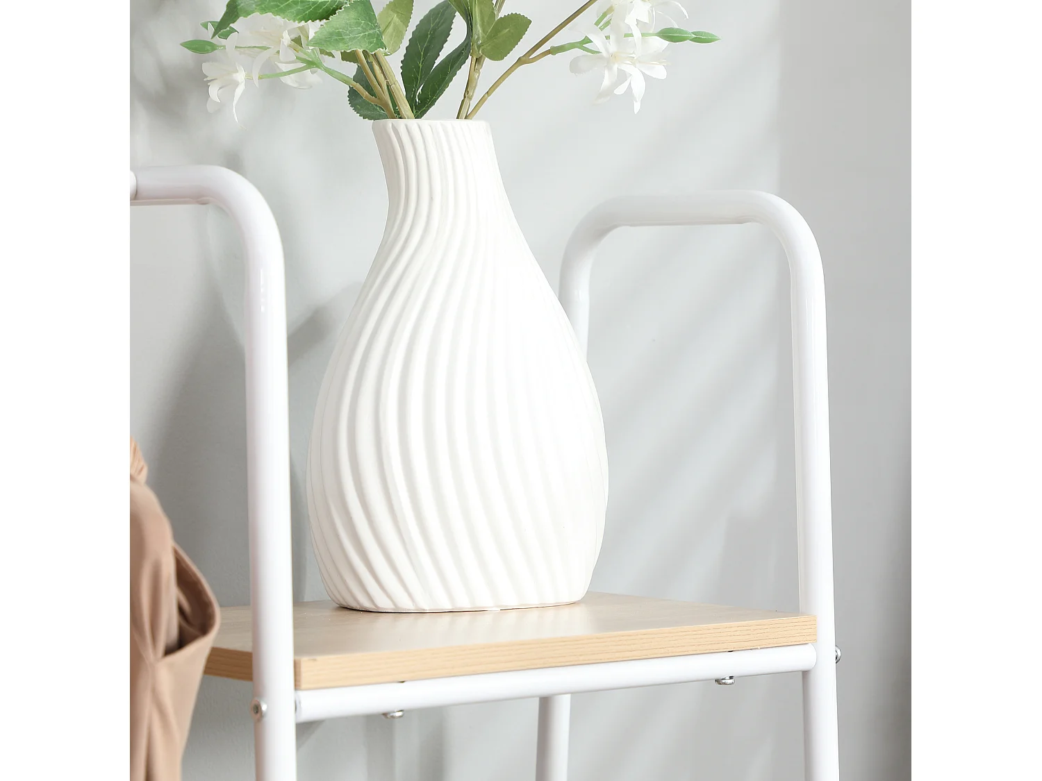 Perchero de ropa blanco y madera natural 101x39x160 cm HOMCOM