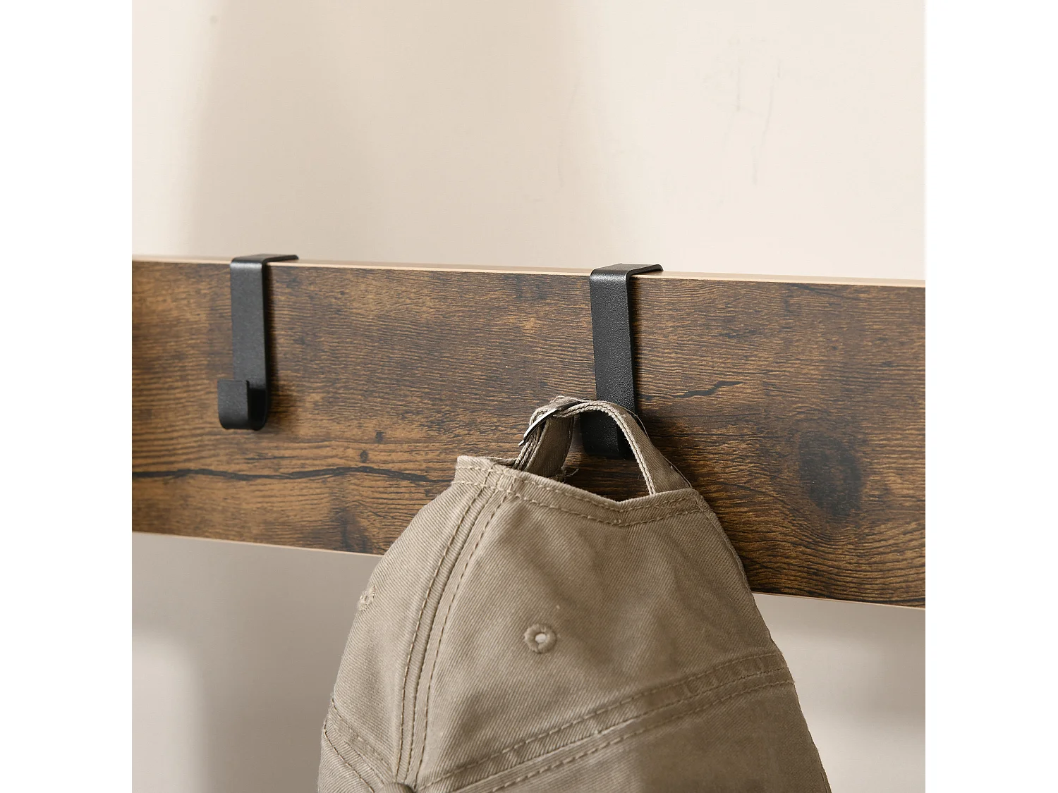 Perchero metálico negro, color de grano de madera 72x34x185cm HOMCOM