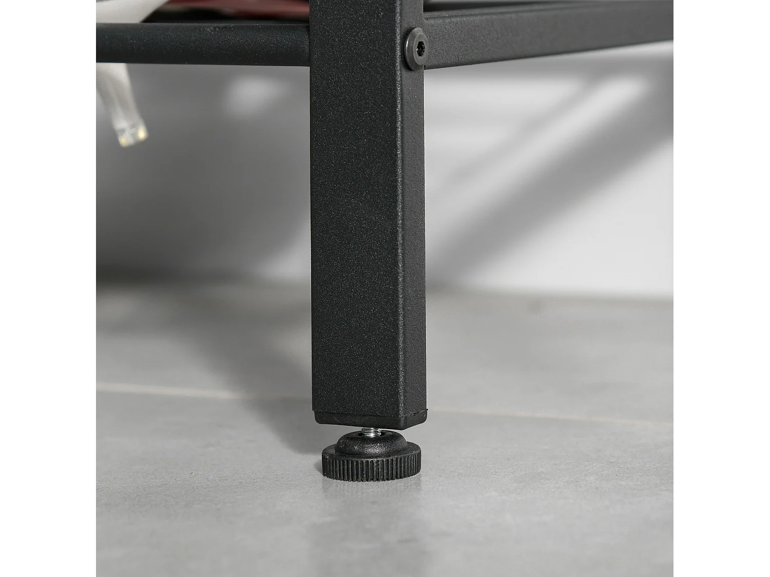 Perchero metálico negro, color de grano de madera 72x34x185cm HOMCOM