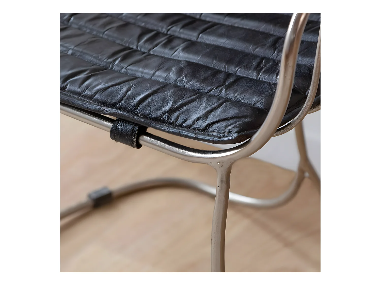 Chaise en cuir et métal noir Heidi