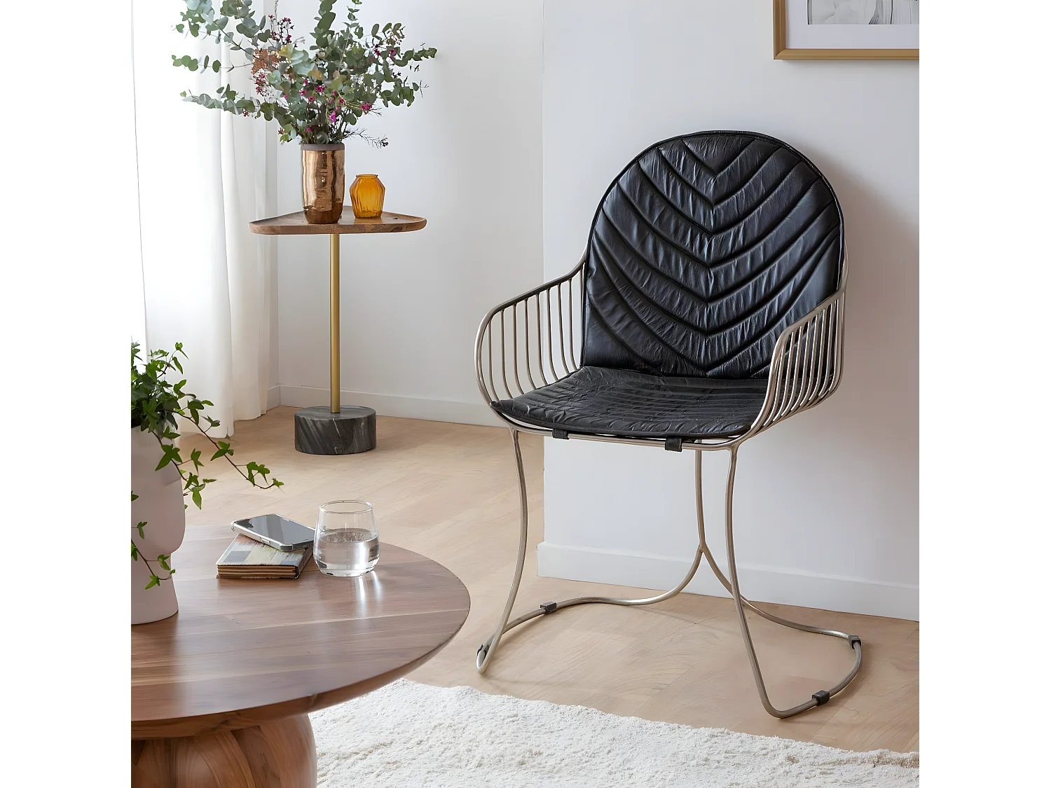 Silla de cuero y metal Heidi con diseño industrial y moderno