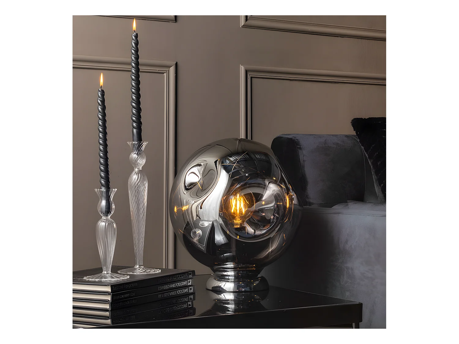 Lampada da tavolo rotonda in vetro soffiato