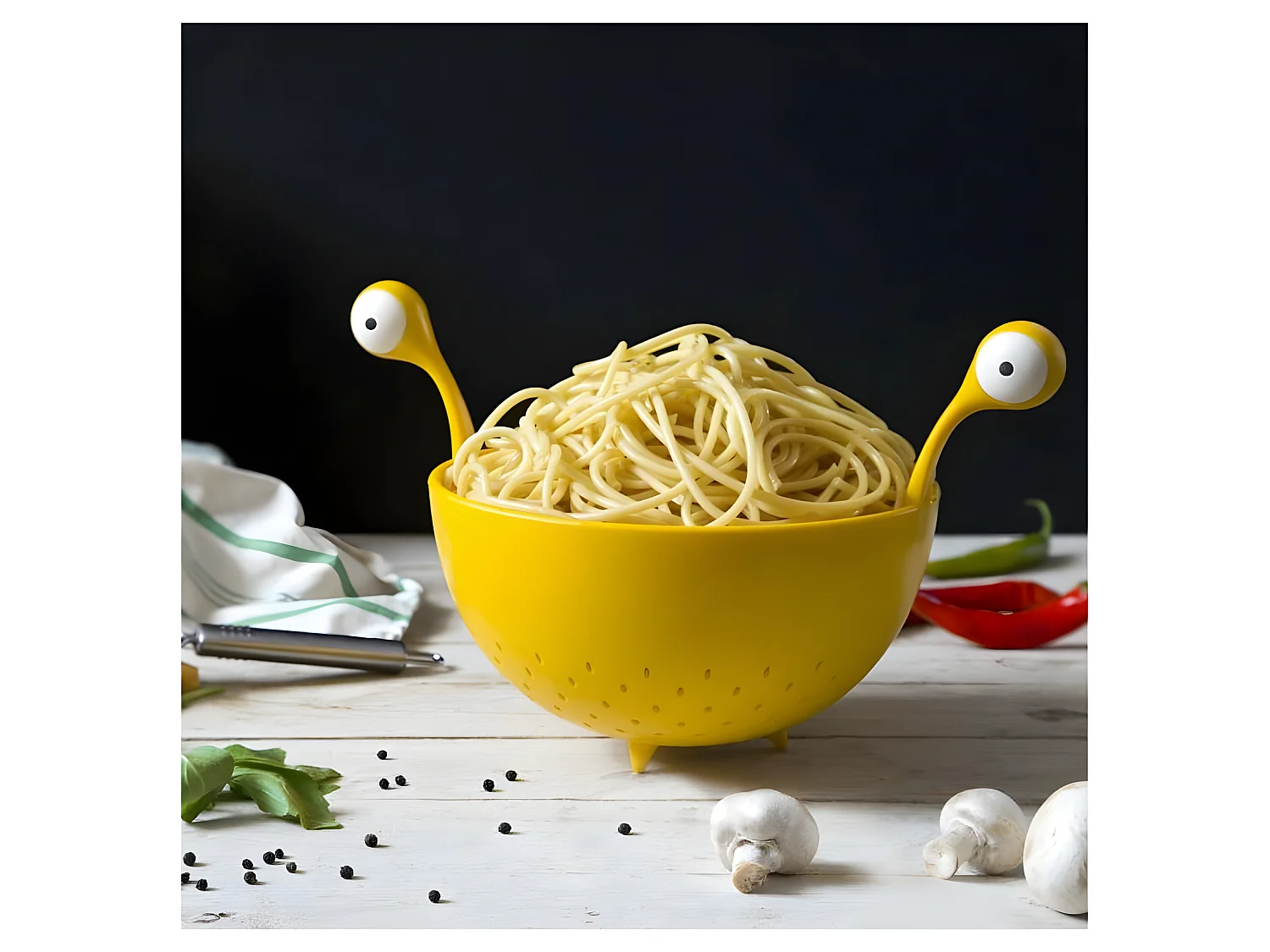 Colino per spaghetti mostruoso