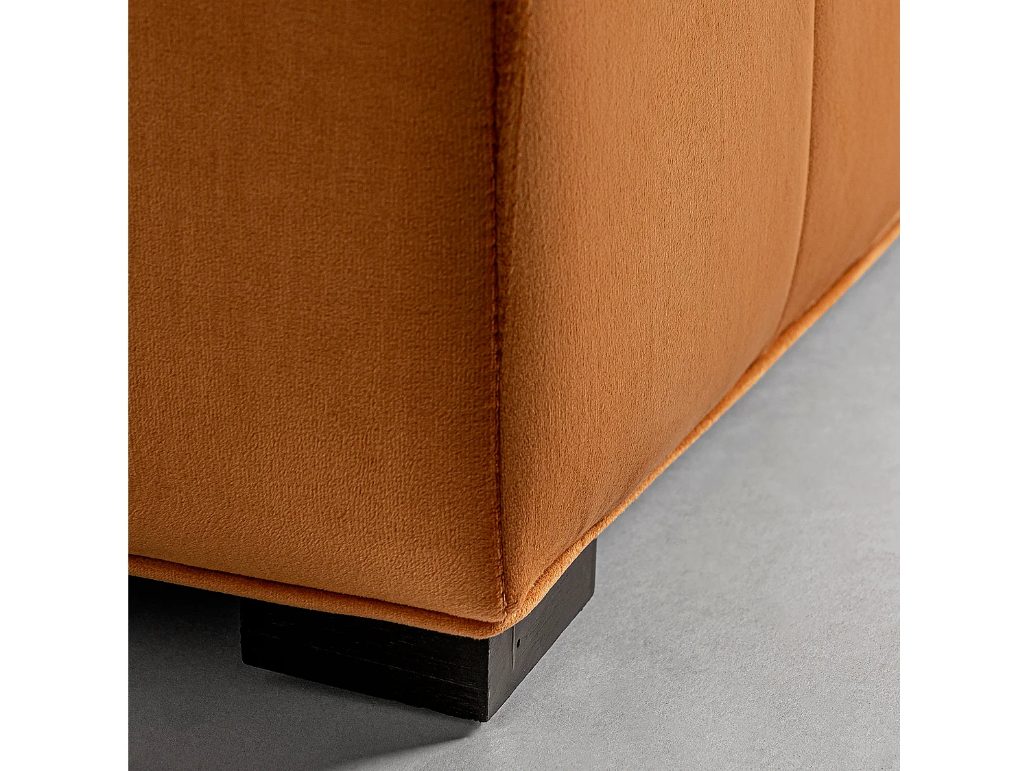 Repose- pied en polyester ocre 60x60x42 cm