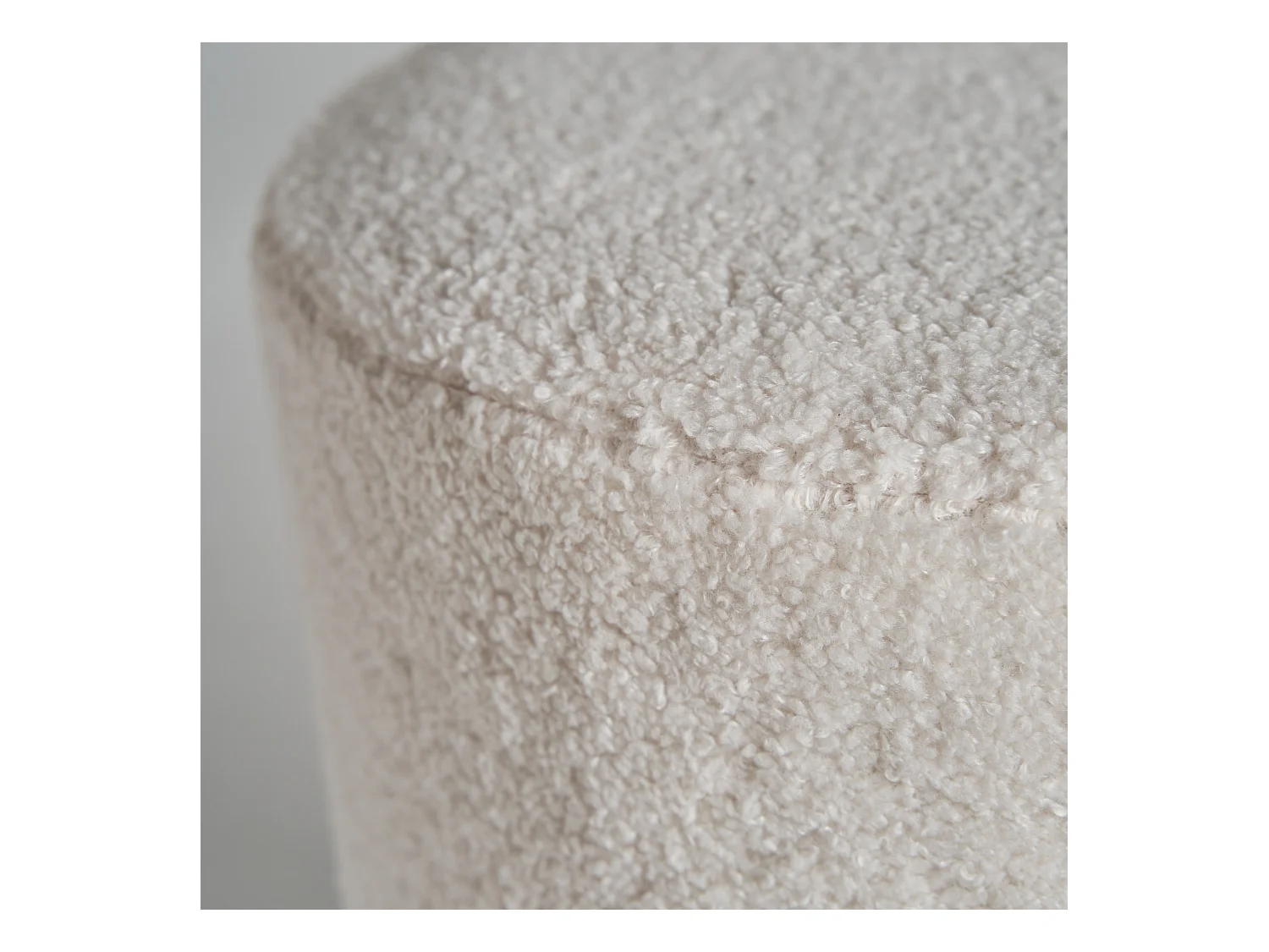 Reposapiés de algodón bouclé en color blanco de 35x35x43cm