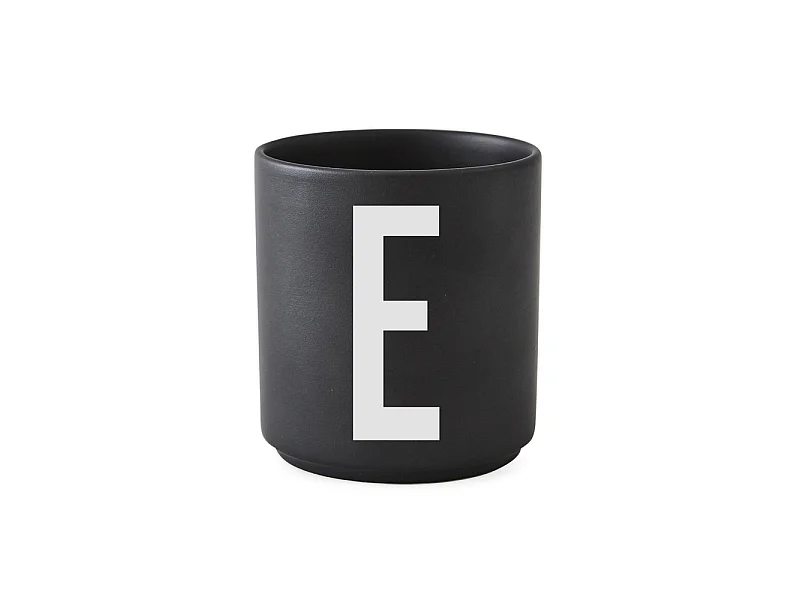 Tasse noire Design Letters Noir E Design Letters