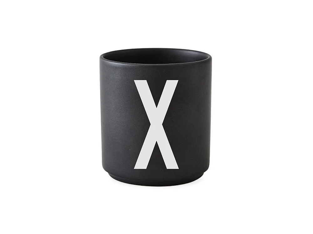 Tasse noire Design Letters Noir X Design Letters