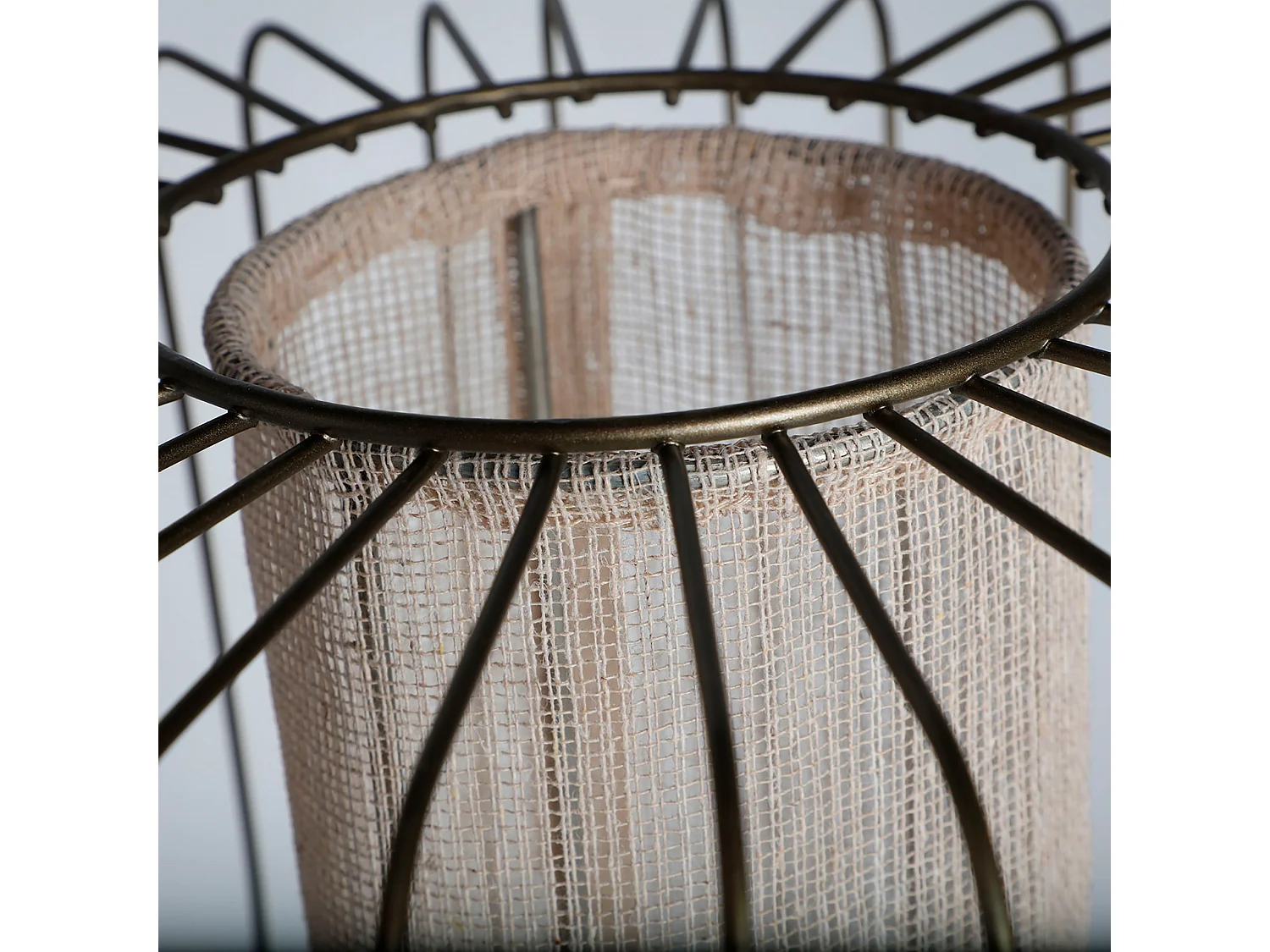 Lampe de salon en fer noir