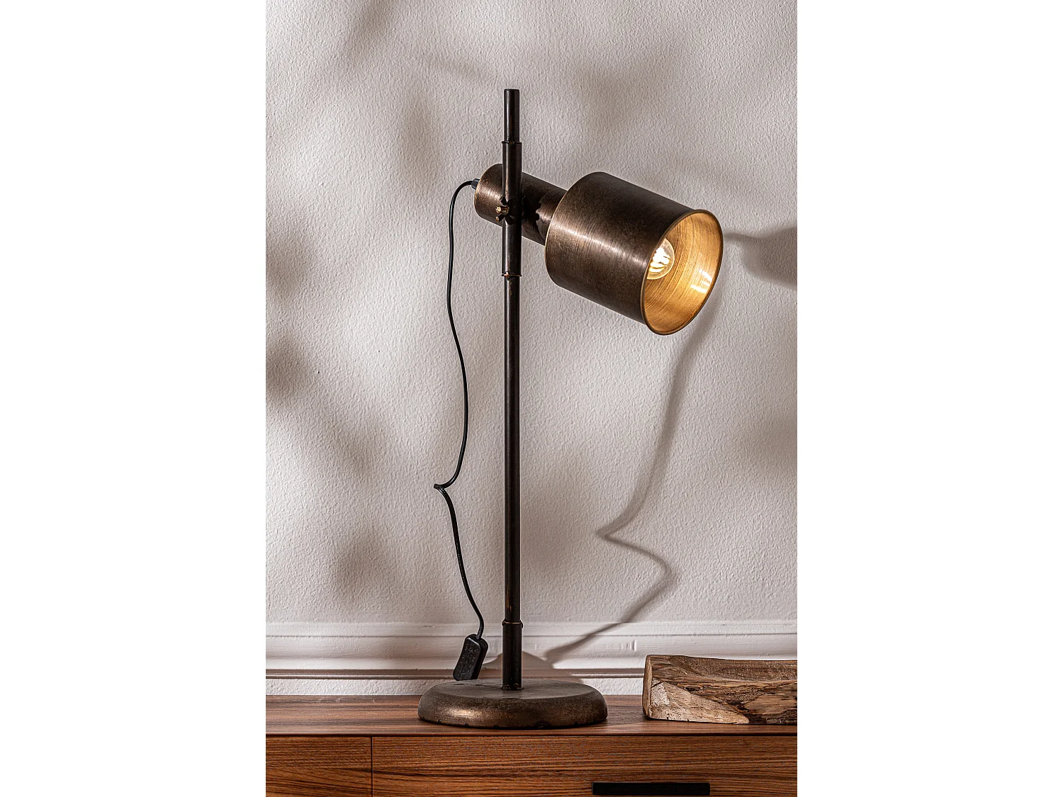 Lampe de salon en fer doré