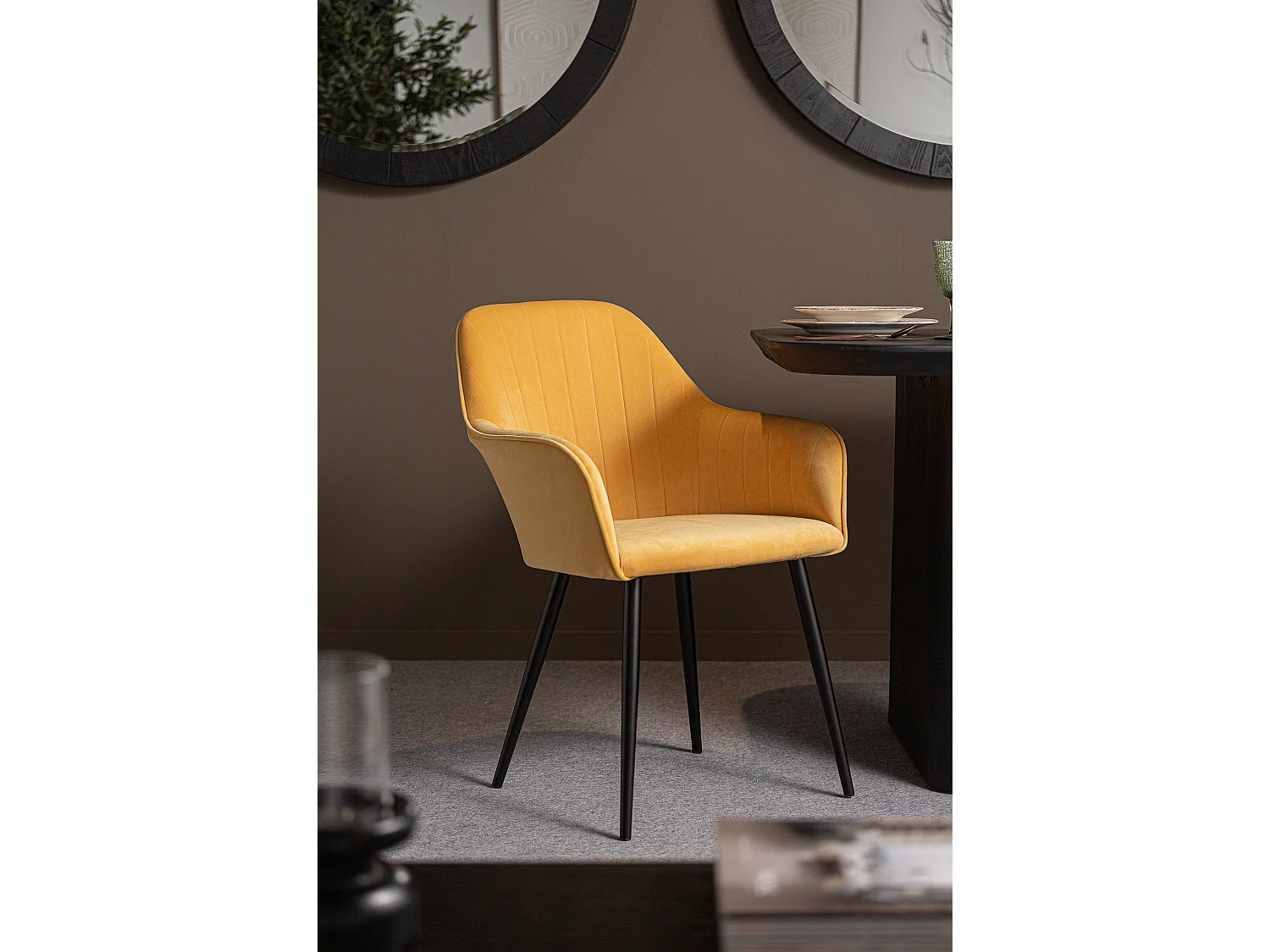 Chaise en chenille moutarde 54x61x85 cm