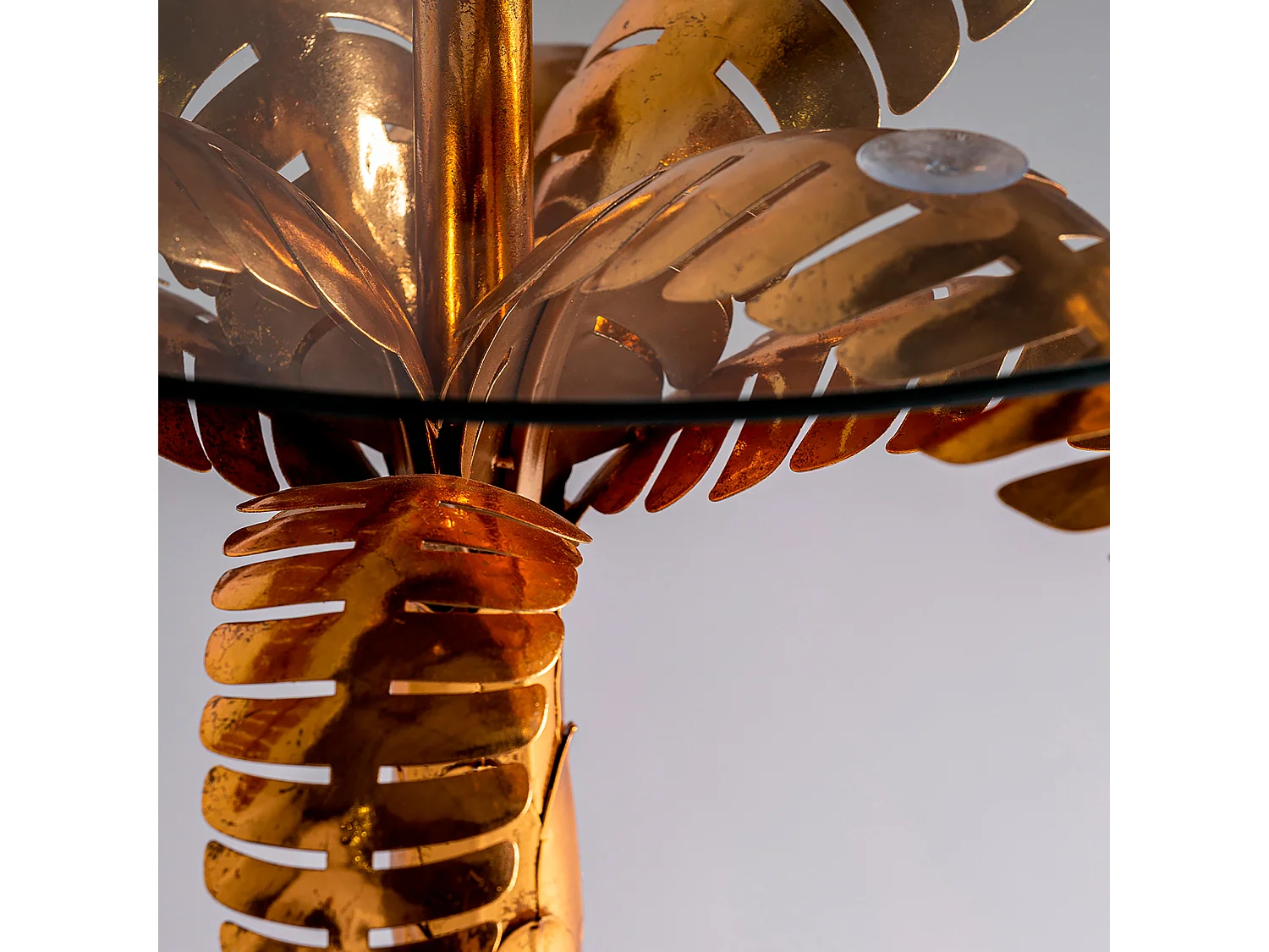 Mesa bar de hierro en color oro