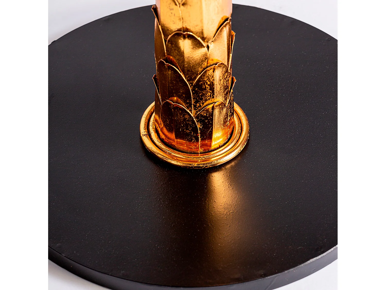 Mesa bar de hierro en color oro