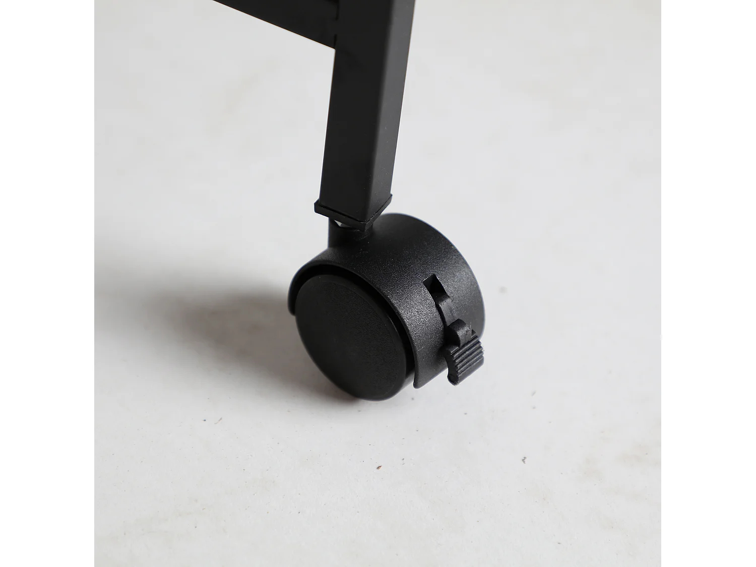 Escritorio de hierro en color negro