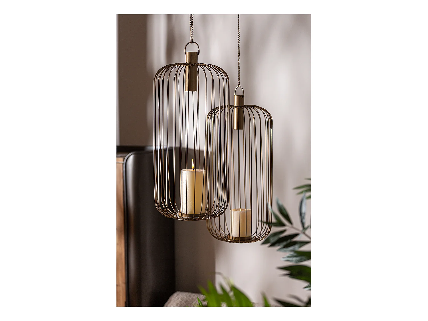 Portavela de hierro en color oro de 24x24x59cm