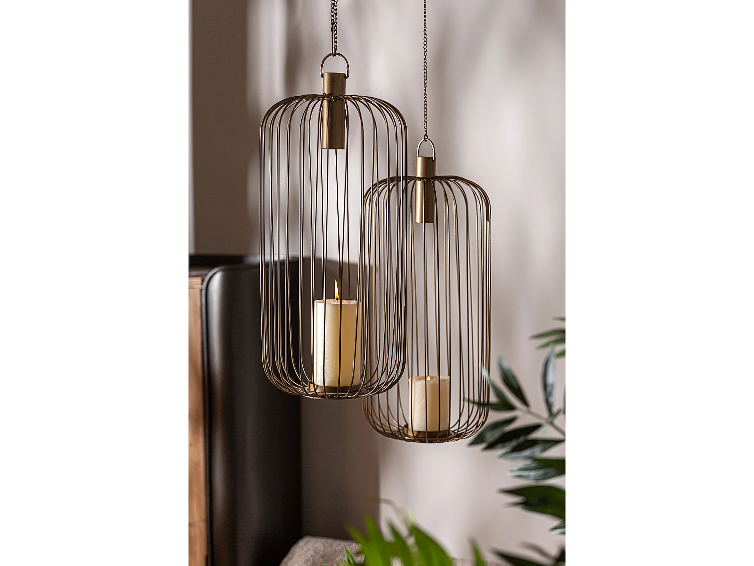 Portavela de hierro en color oro de 24x24x59cm