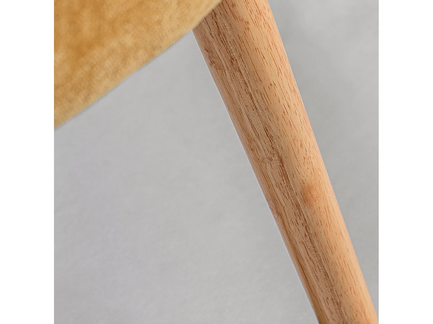 Sillón de poliéster en color ocre de 74x69x88cm