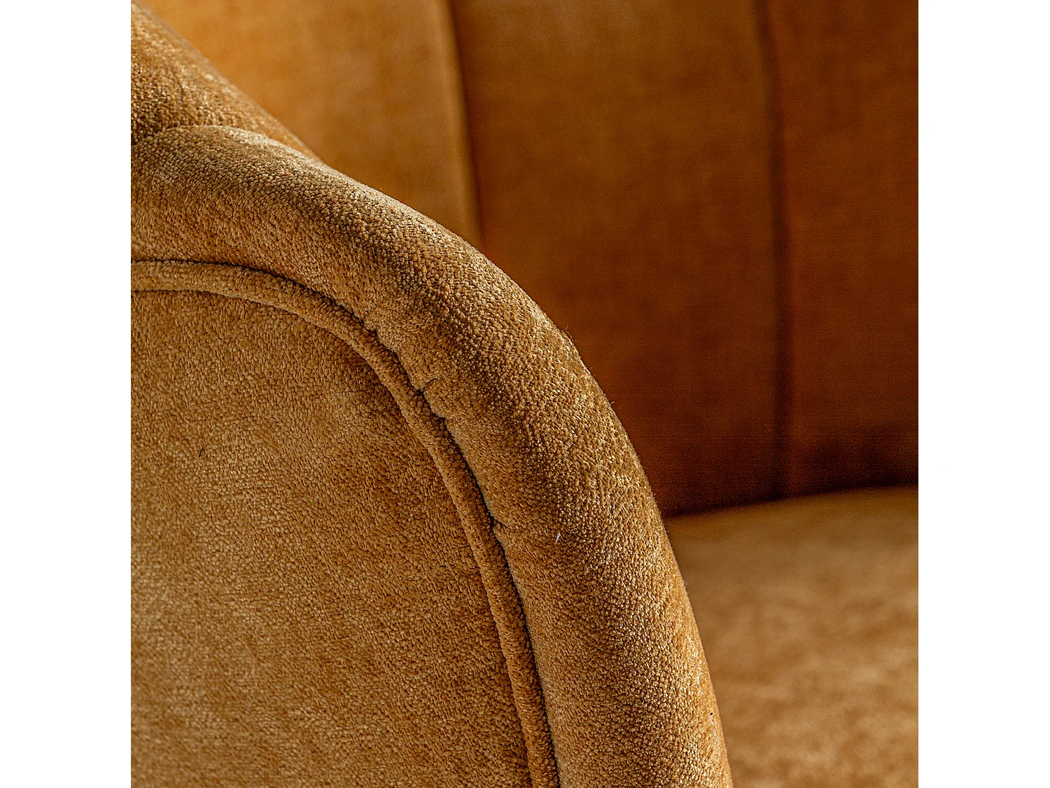 Sillón de poliéster en color ocre de 74x69x88cm